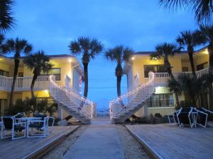Court-of-palms-vacation-rental-00