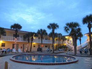 Court-of-palms-vacation-rental-01