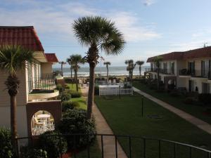 Court-of-palms-vacation-rental-02