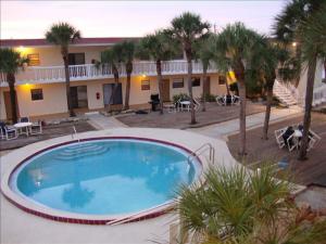 Court-of-palms-vacation-rental-03