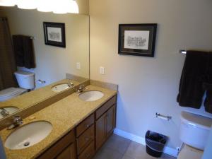 Wolf-Bay-Landing-condo-vaction-rentals-2bedroom-06